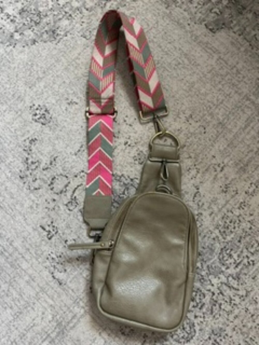🧡3/$15 Urban Originals Anthropologie Vegan Leather Crossbody Bag Greige